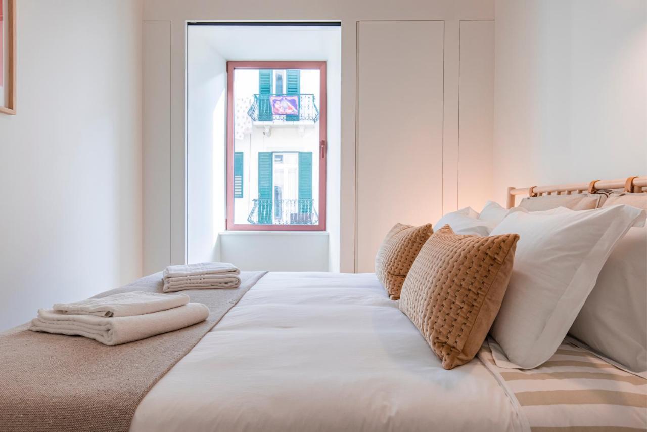 Deluxe 2Bdr Apartment W/ Patio By Lovelystay Lisbon Exterior photo